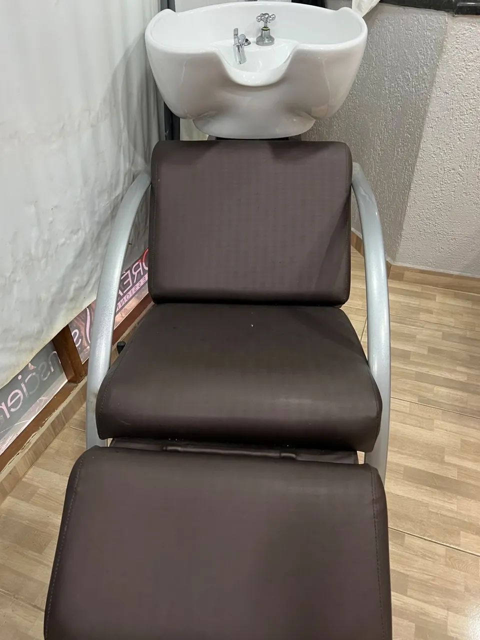 Vende móveis para salão de beleza 