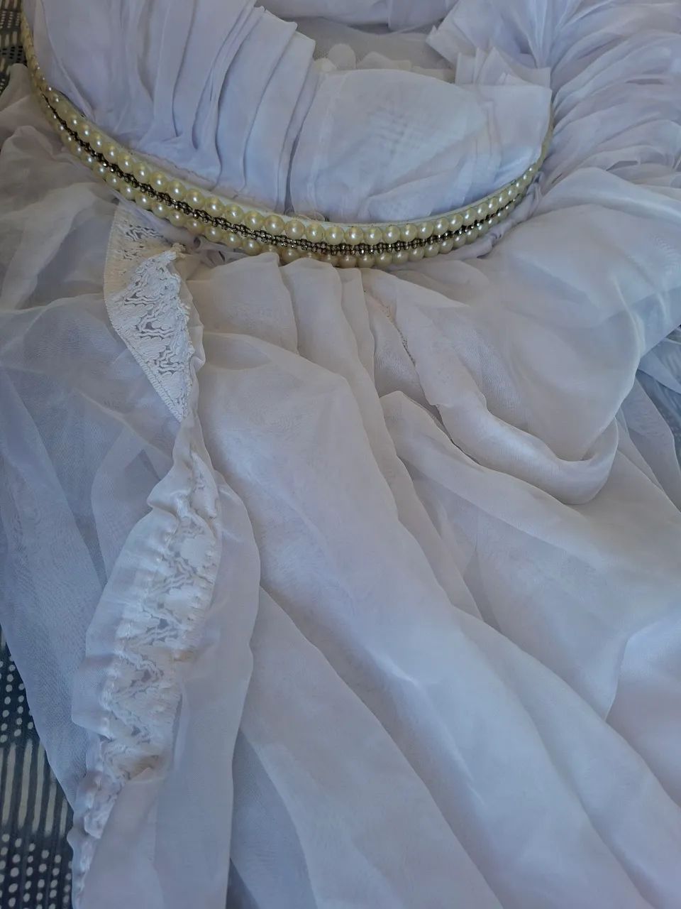 Dossel branco com pérolas 