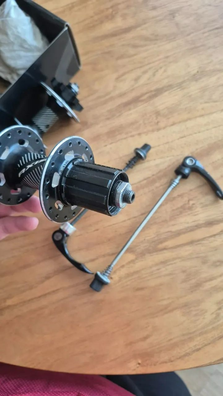 Par de Cubo Specialized Axis