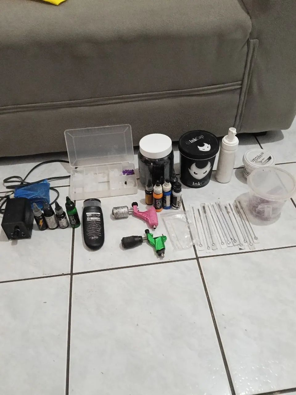 Kit completo para tatuador com duas máquinas 