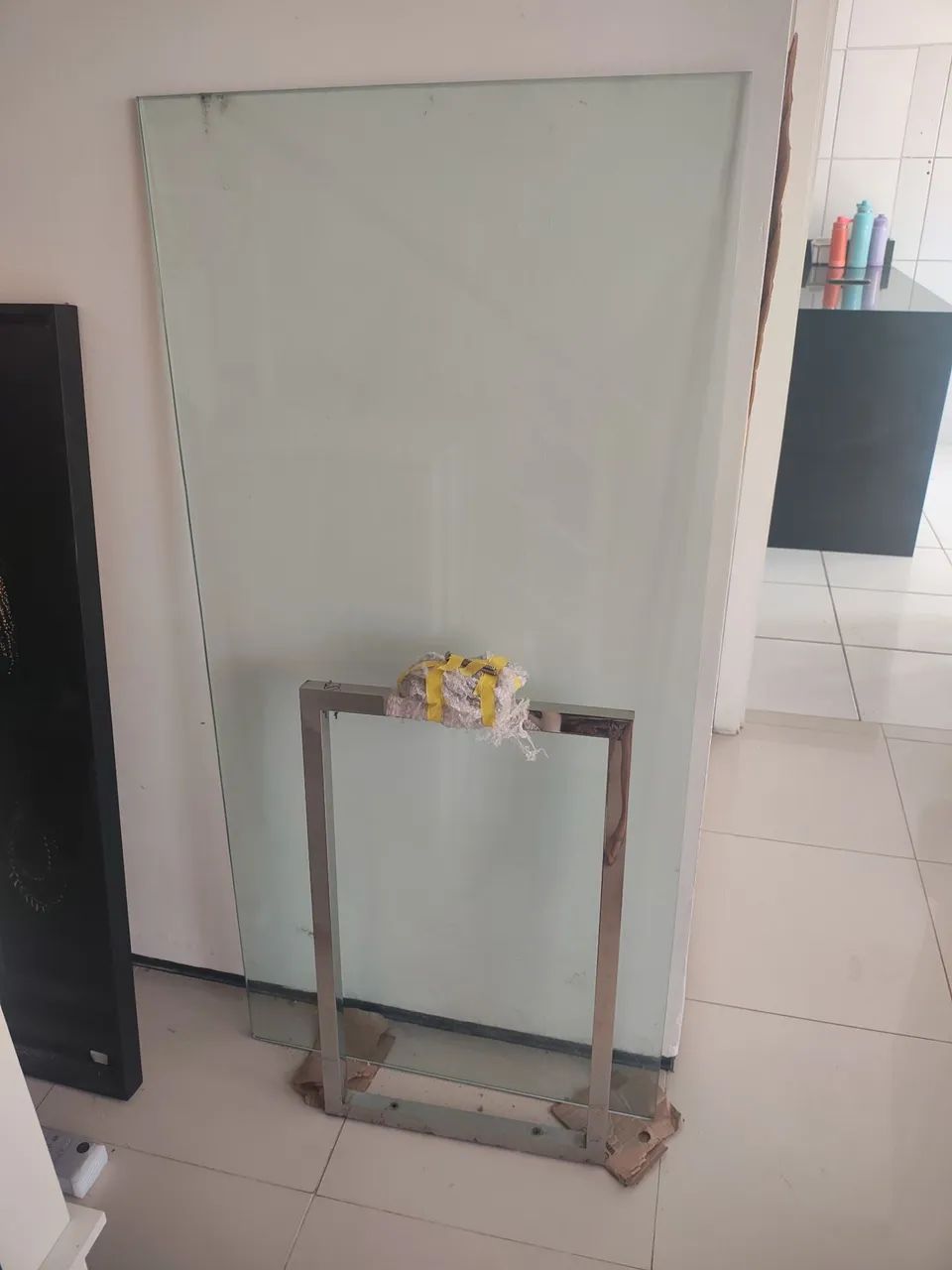 Mesa em vidro e perna em inox!  - Foto 3