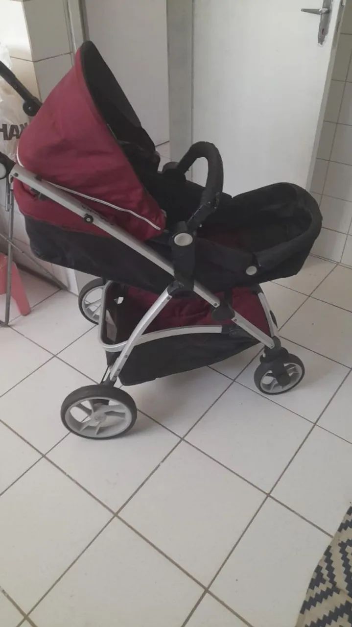 Vendo Carrinho de bebê 2 em 1 - Foto 4