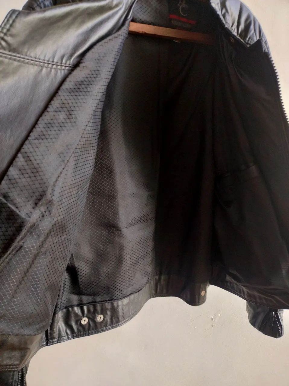 Blusa de motoqueiro em couro  - Foto 2
