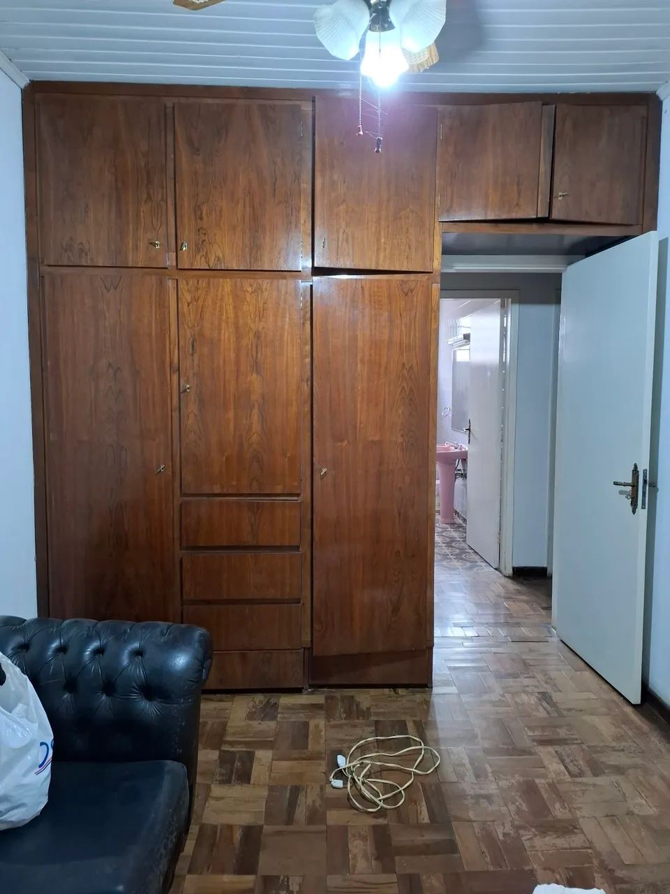 Guarda-Roupa Gigante em Madeira Maciça/Compensado - Relíquia e Super Resistente