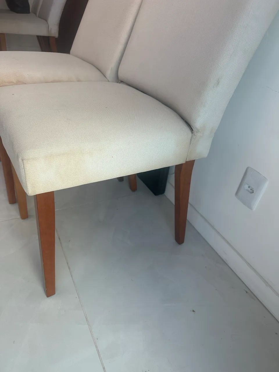 Duas cadeiras de madeira R$: 50 as duas - Foto 3