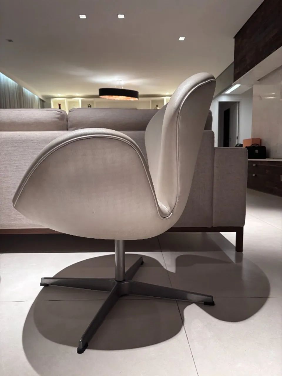 Poltrona Swan Branca (usada) - Foto 3