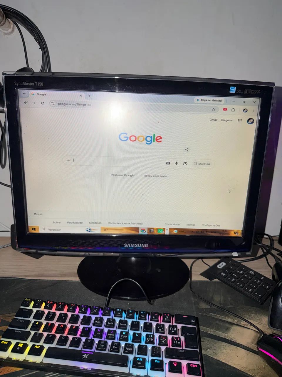 Monitor Samsung SyncMaster T190 - 19?