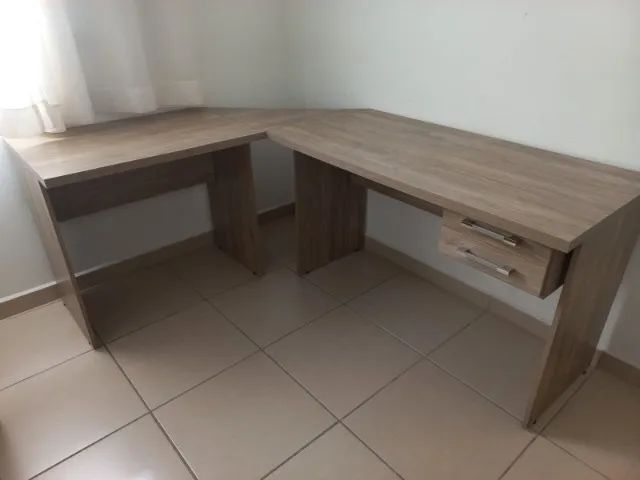 MESA DE ESCRITÓRIO EM L 