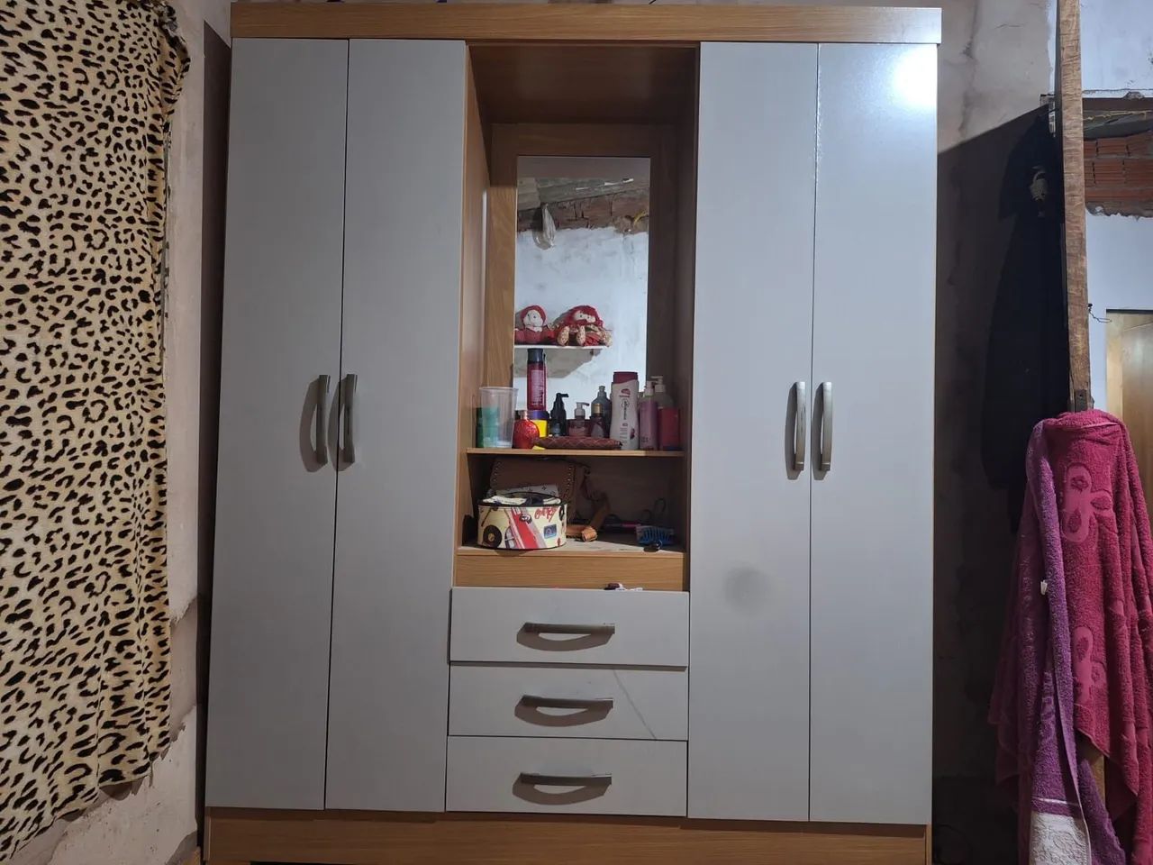 Vendo guarda-roupa semi novo 