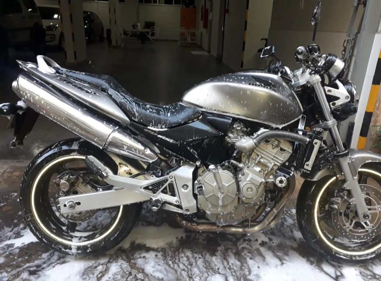 Vende-se várias peças de Hornet carburada ano 2006
