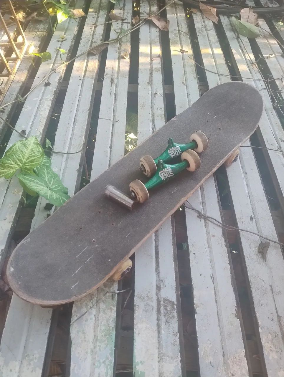 Skate completo e um par de trucks com rolamento abec 12 - Foto 2