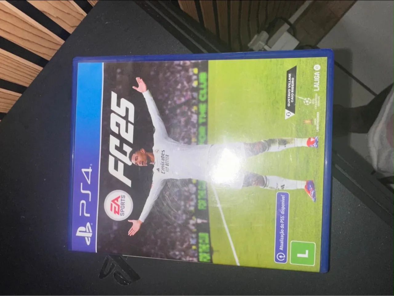 PS4 PRO 1TB - COMPLETO COM 5 JOGOS! - Foto 2