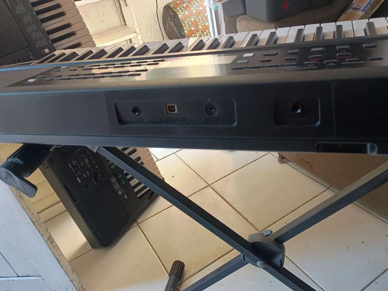 Teclado Yamaha E-383. - Foto 4