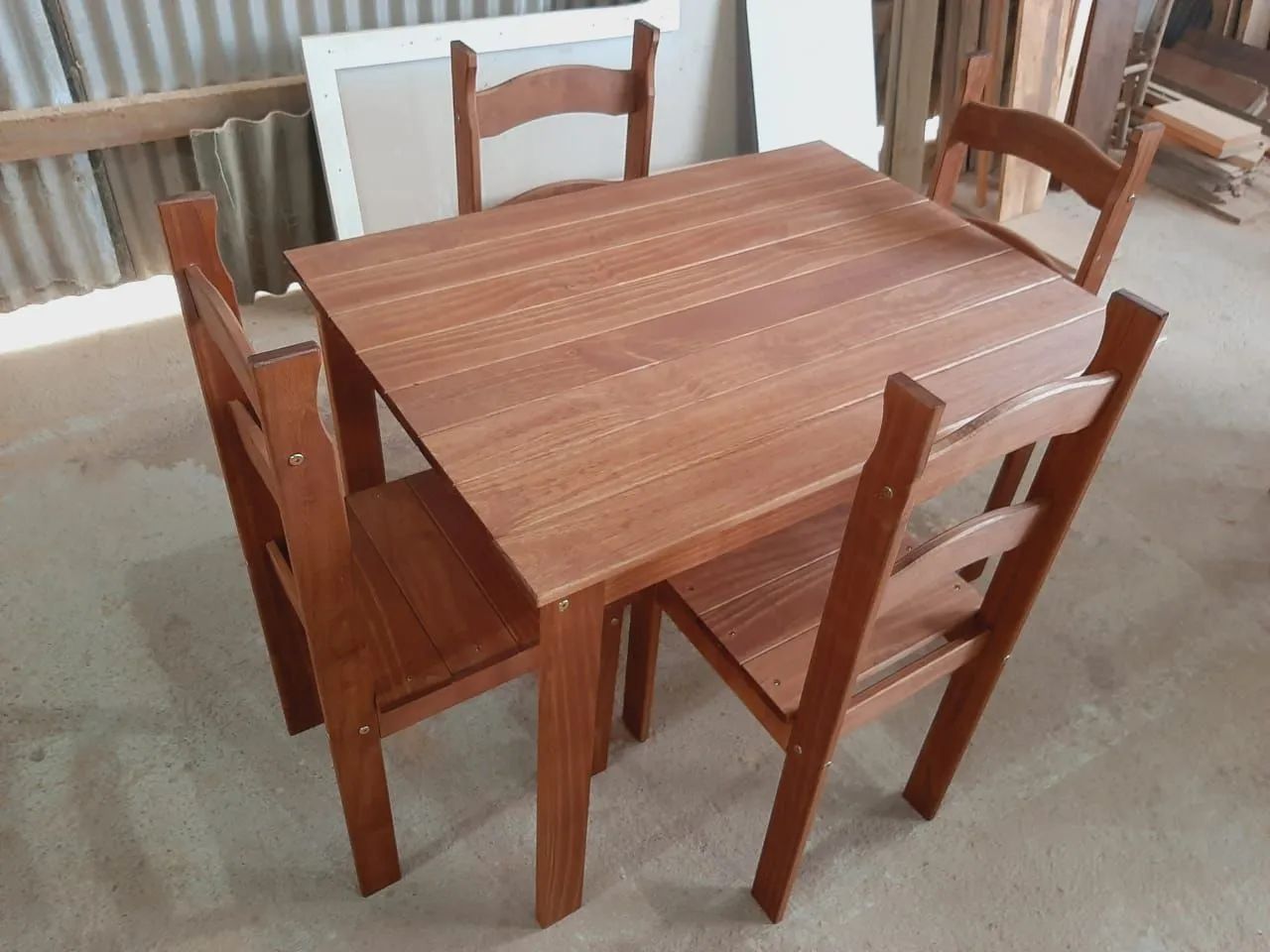 Mesa com cadeiras