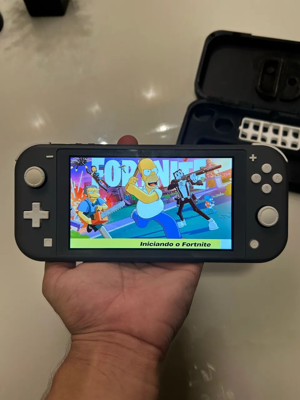 Nintendo Switch Lite + case e porta cartucho  - Foto 3