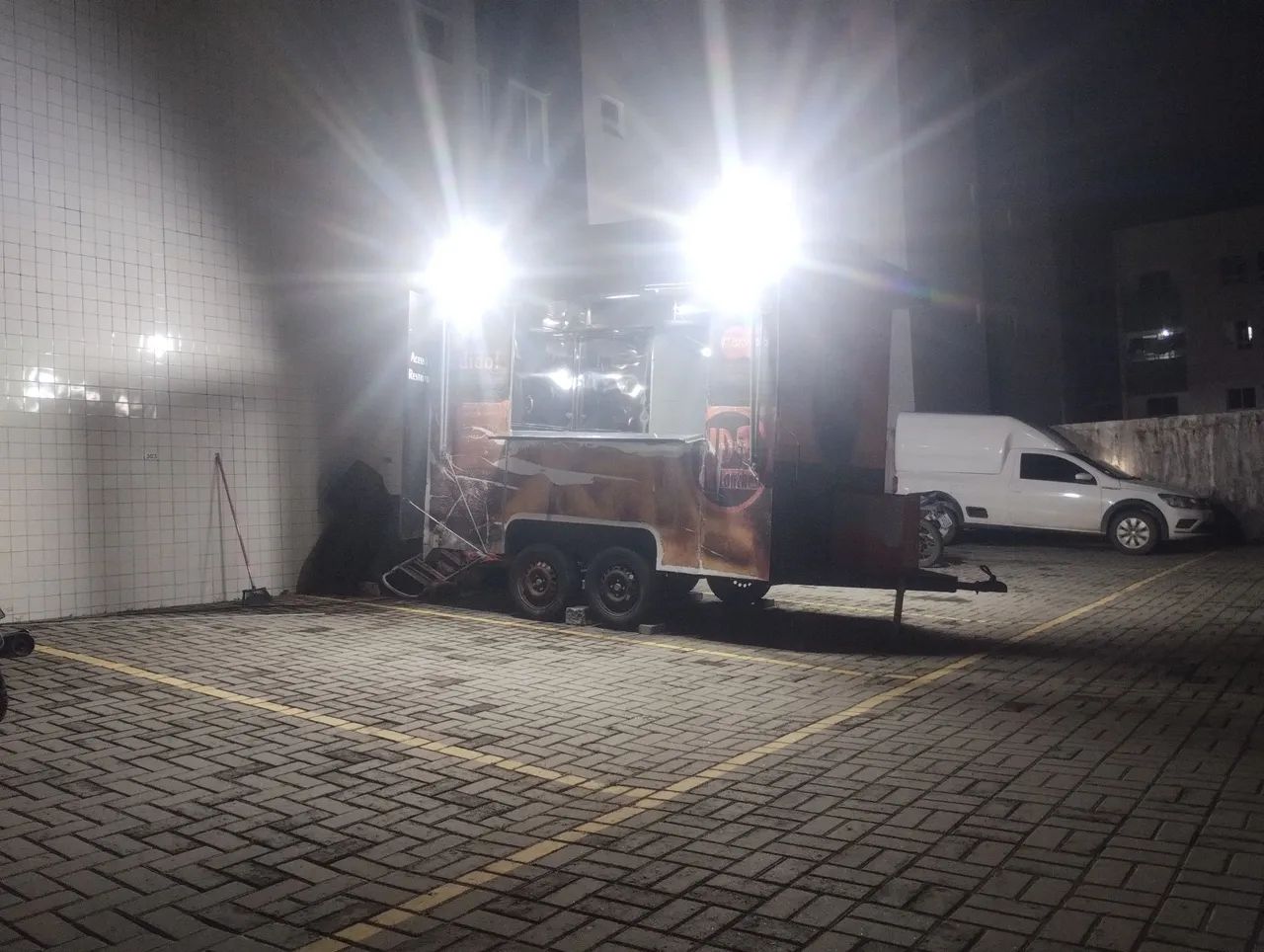 Aluga-se trailer food truck!! Oportunidade imperdível!!