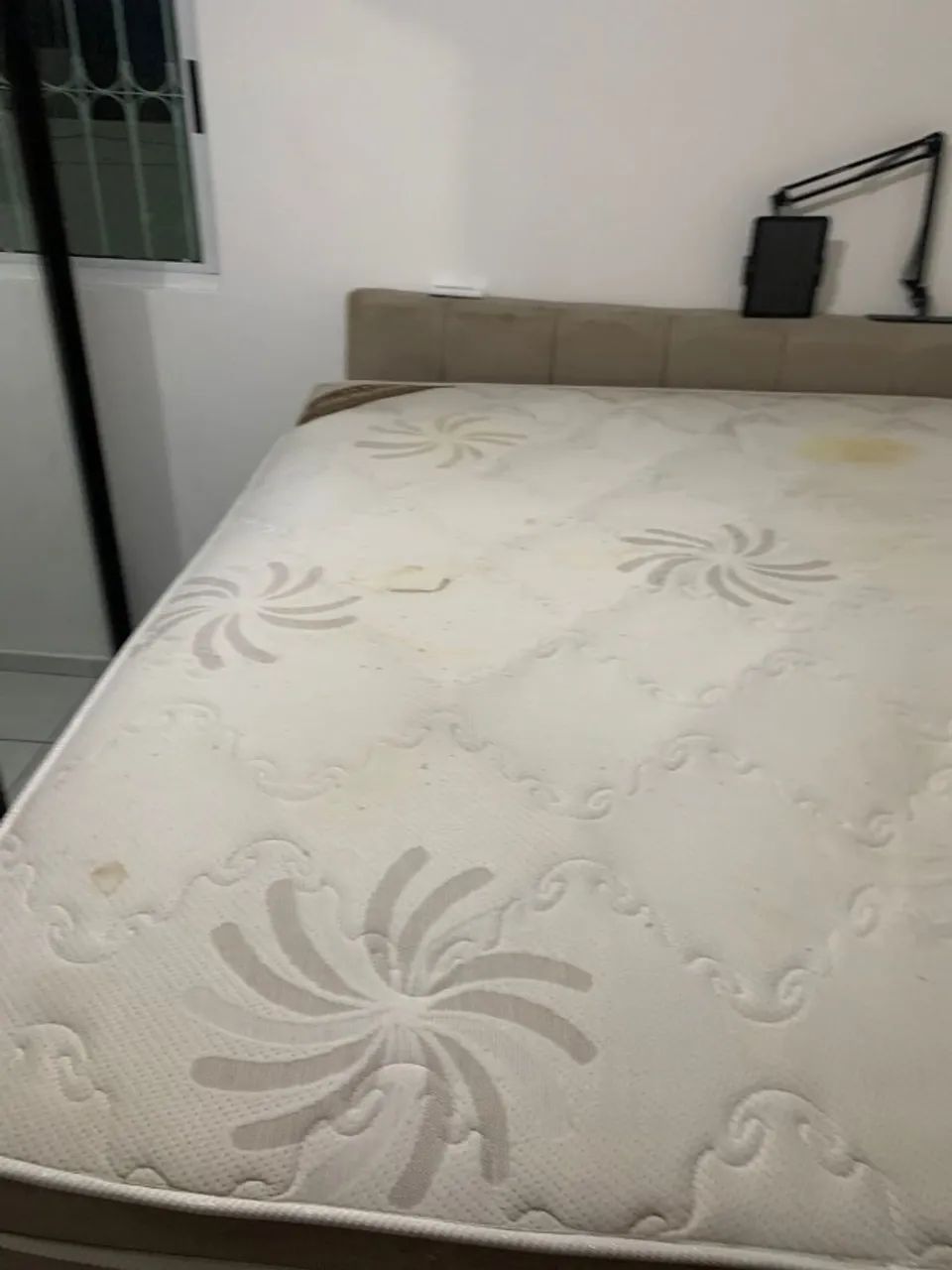 Colchão Queen de mola ensacada ORTOBOM usado