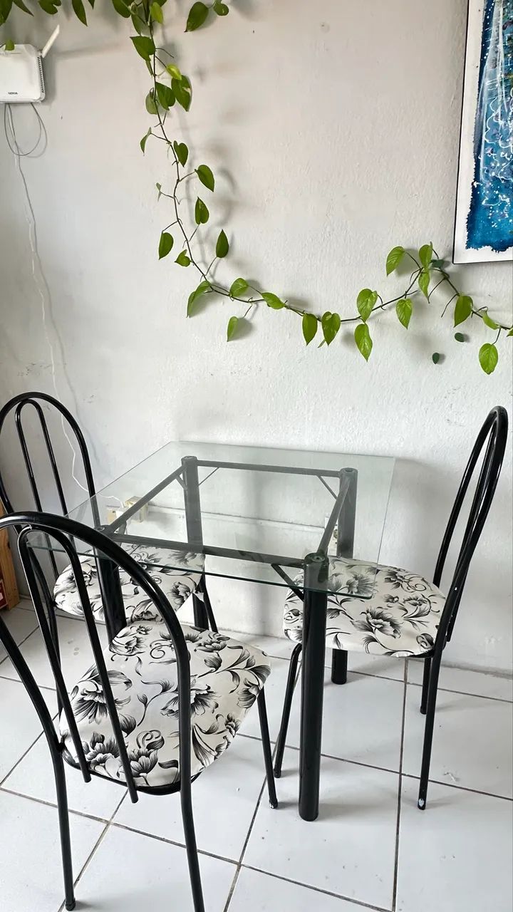 Mesa tubular de vidro com 4 cadeiras  - Foto 4