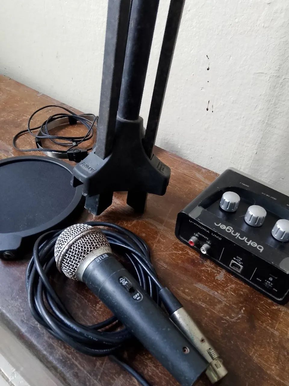 Interface de áudio Behringer um2 
