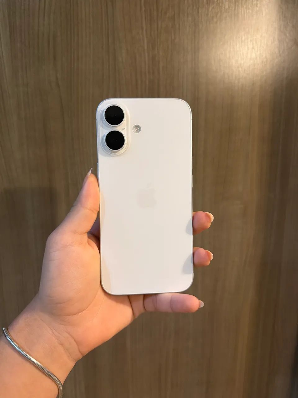   Iphone 16  128g Branco. Bateria 90% com cabo . - Foto 2