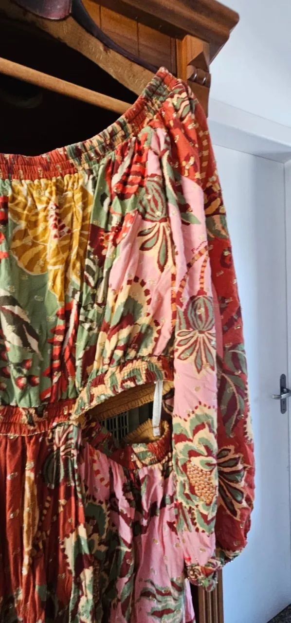 Vestido farm estampado e brilhoso - Foto 3