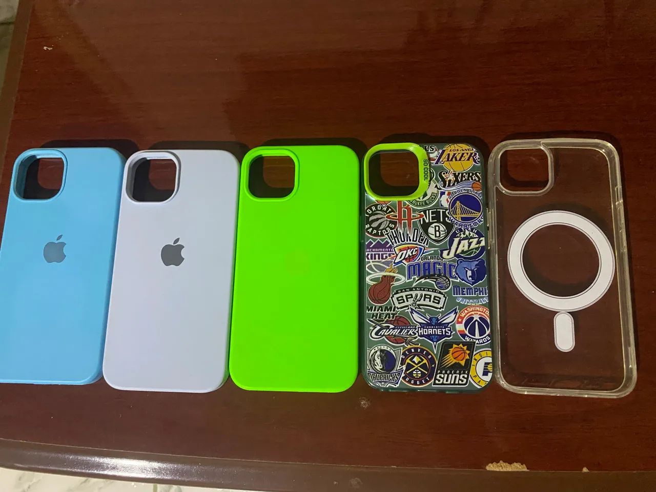 Kit 5 Capinhas para iPhone 13 - Ótimo Estado
