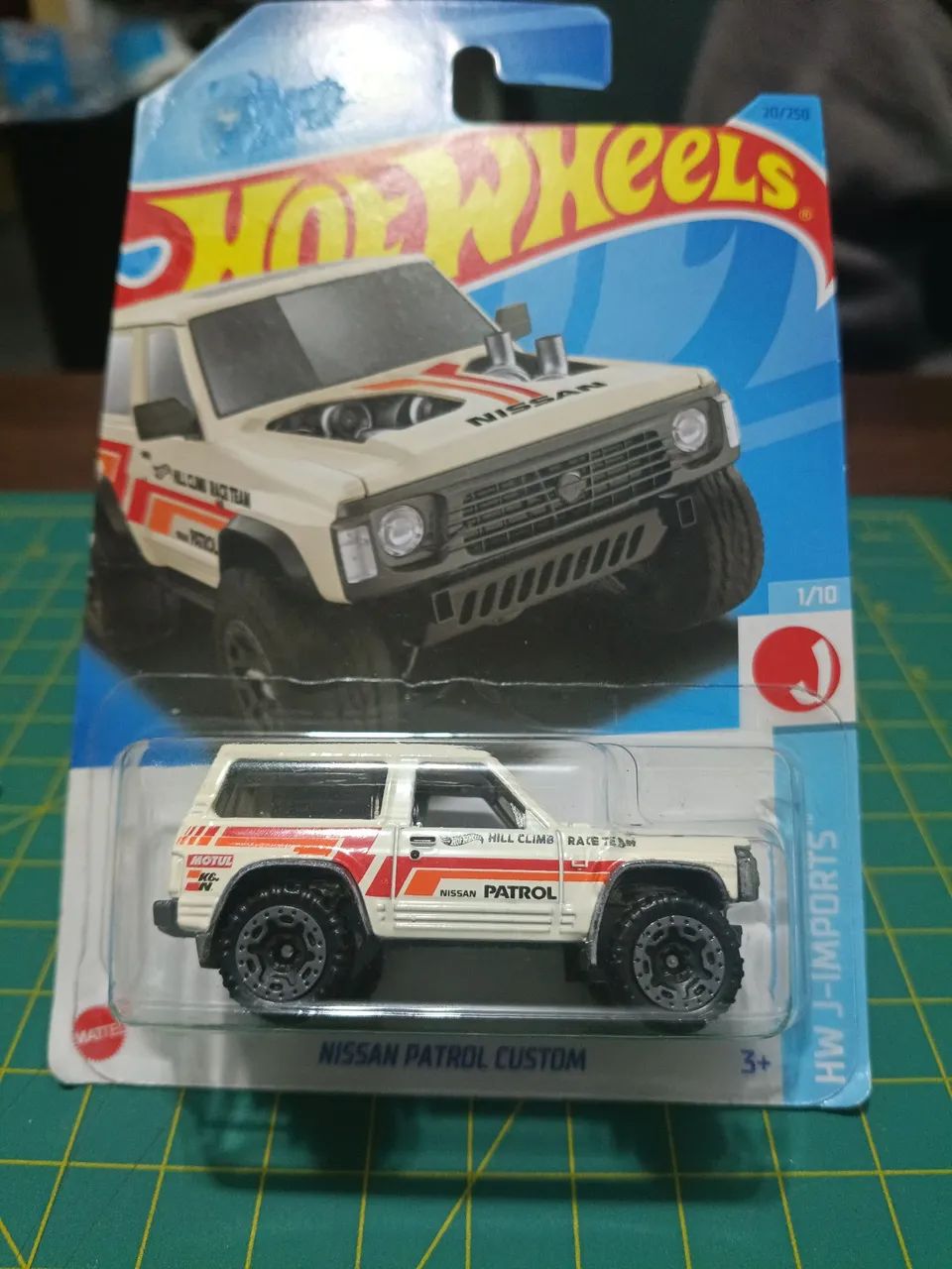 LOTE COM 4 NISSAN INCRÍVEIS Hot Wheels  - Foto 5