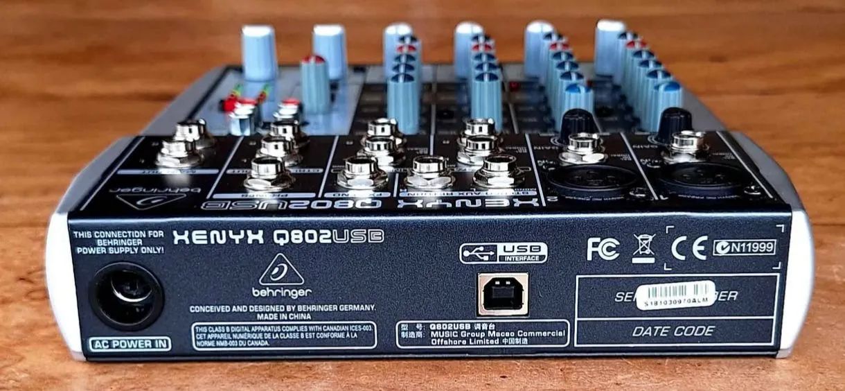 Mesa 802 USB Behringer  - Foto 3