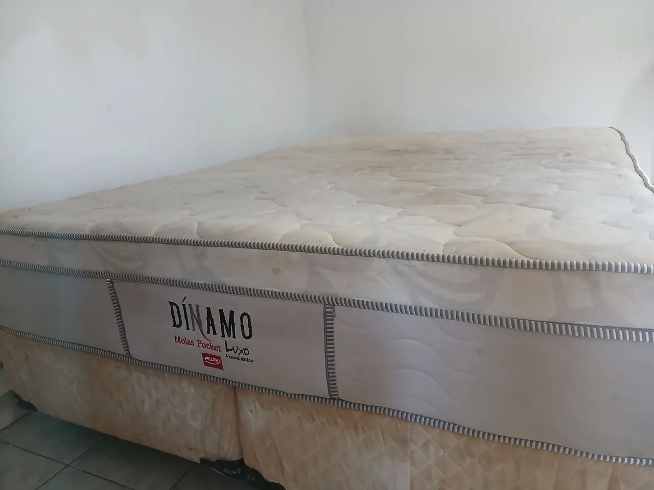Cama Box Queen size usada e em bom estado