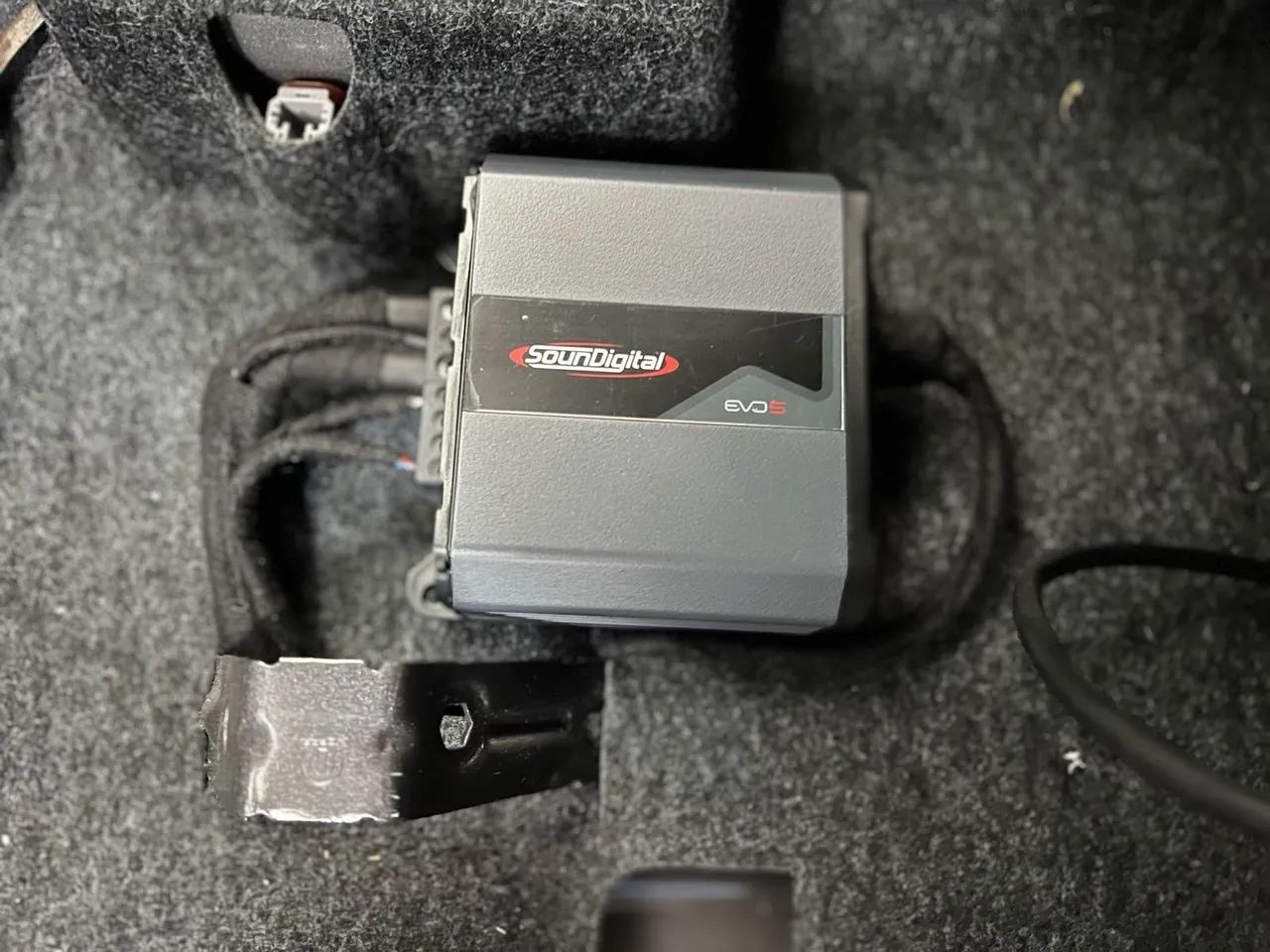 Caixa subwoofer hertz  com amplificador  - Foto 5