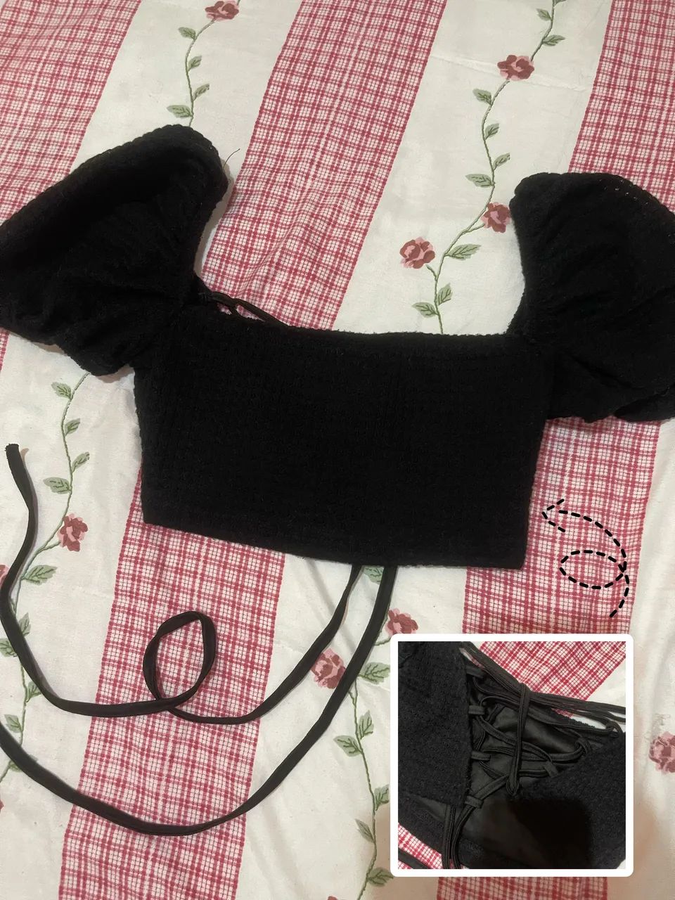 Cropped preto com mangas bufantes, Shein