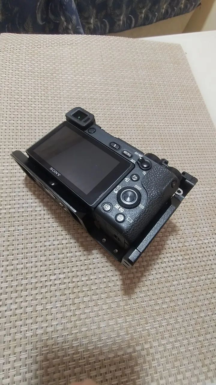 Câmera a6500 bem conservada com 4 baterias e carregador duplo  - Foto 3