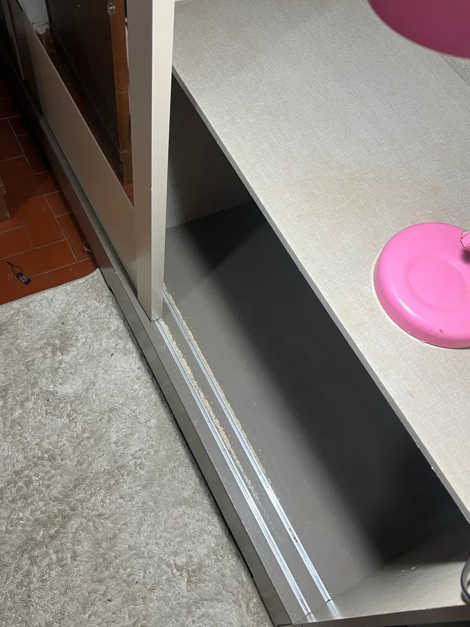 Guarda roupa com duas portas de correr e com espelho  - Foto 5