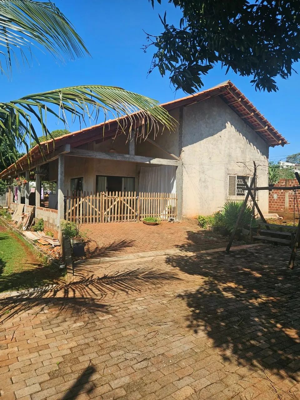 Venda - Chácara em condomínio fechado em Maringá.