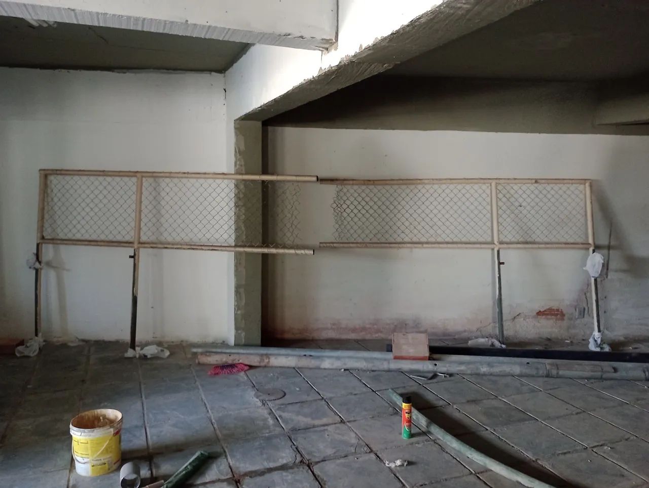 ALAMBRADO DE FERRO COM 70CM POR 260 CM COM TELA PERFIL DE 50 MM , PINTADO SAO 2 UNIDADES