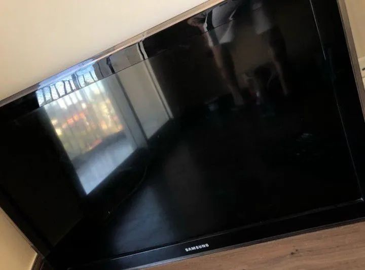 Tv Samsung 42 polegadas estragada. Desligou sozinha 