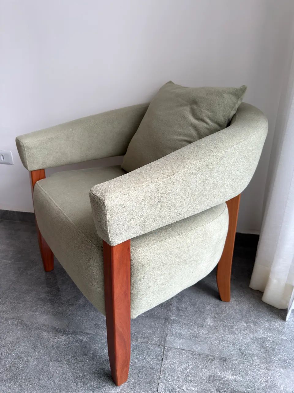 Poltrona Bouclé - Verde Sálvia de ótima qualidade 