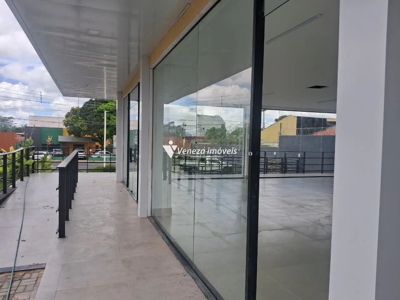 Loja comercial em galeria nova para aluguel - Foto 2