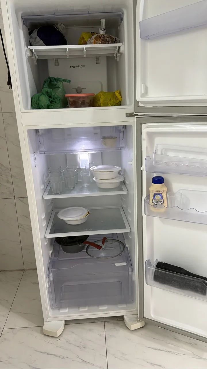 Geladeira seminova ELETROLUX - Foto 2