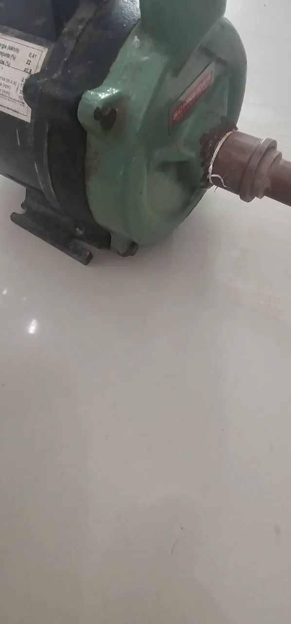 Bomba de água muito nova pouco usada  - Foto 3