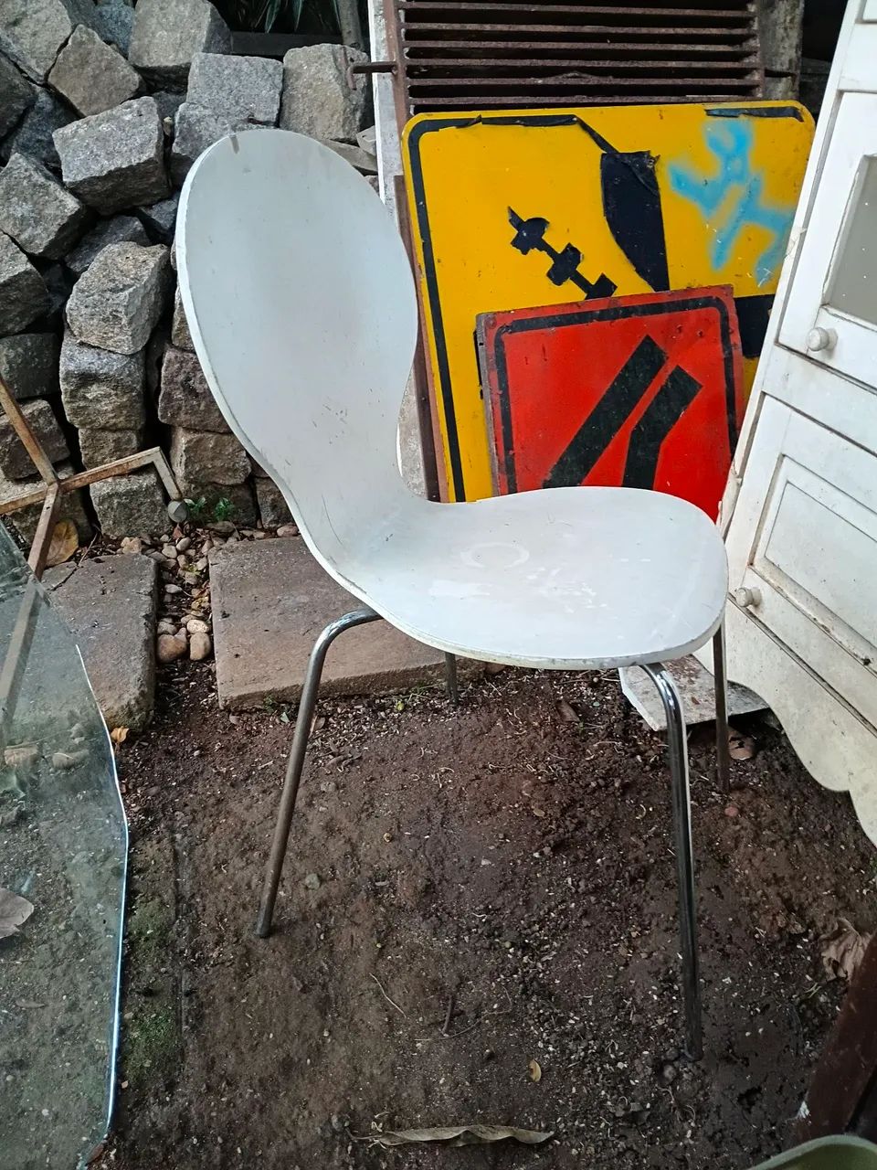 cadeira branca formiga Tok&Stok.. - Foto 2