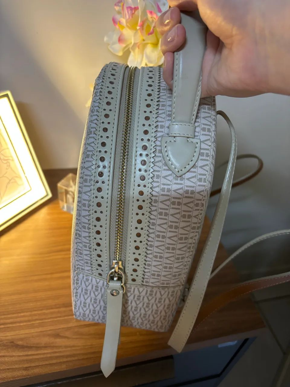 Mochila bege Victor hugo