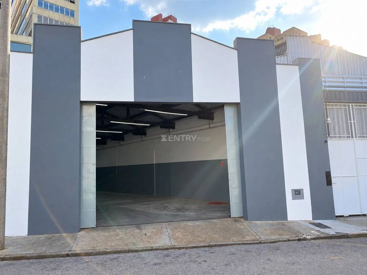 Comercial 420m² Centro Jundiaí SP | Pé-direito 4m, 3 banheiros - Foto 2