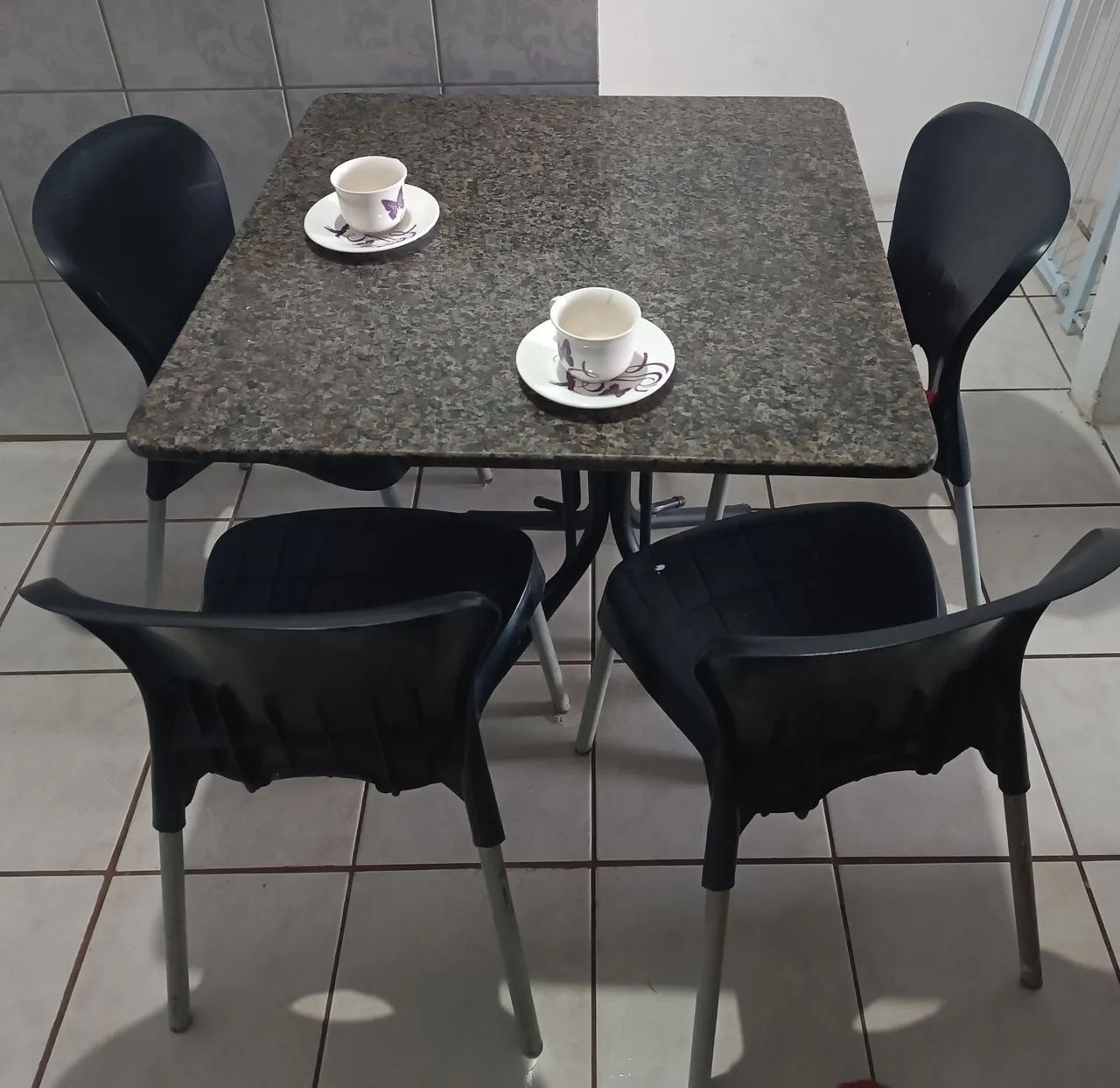 Mesa de Mármore 4 cadeiras