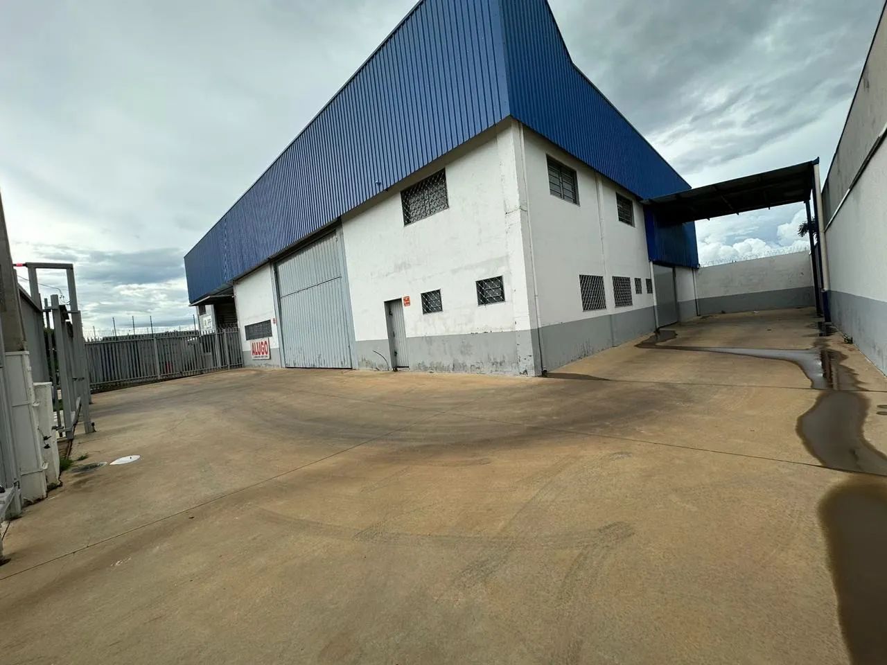 Galpão para locação com 400m de construção 