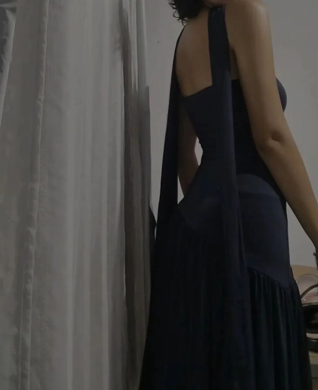 Vestido elegante com fenda  - Foto 3