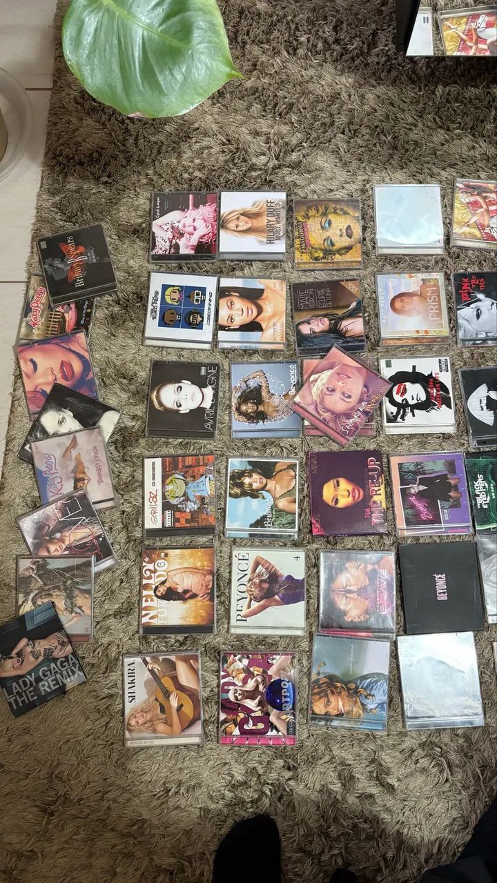 CDs cantoras pop internacional  - Foto 2