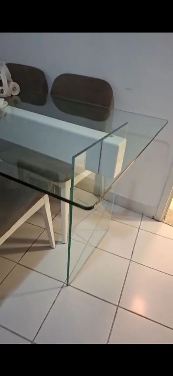 Mesa e base de vidro c 4 cadeiras - Foto 3