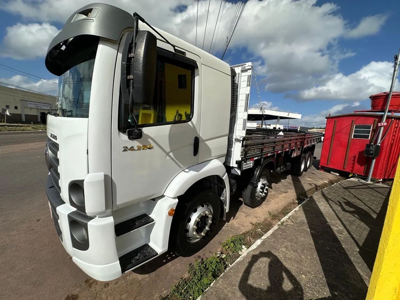 Caminhão 24-280  2014/2014 - Foto 4