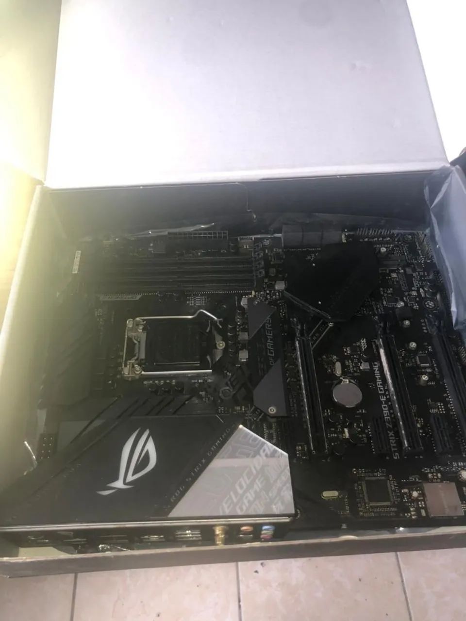 KIT Gamer - PLACA MÃE ASUS ROG STRIX Z390 E-Gaming + I9 9900K